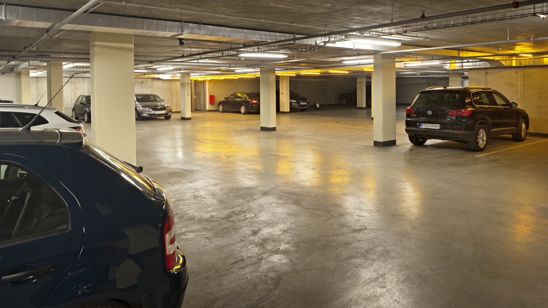 Hotel garage and parkingplace